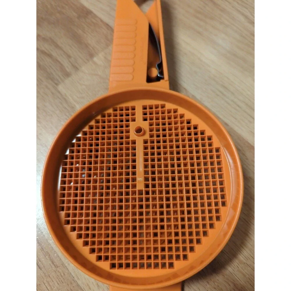 Tupperware Sift-It Sifter Flour Powder Sugar Orange Plastic Vintage